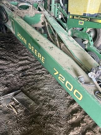 Image of John Deere 7200 equipment image 2