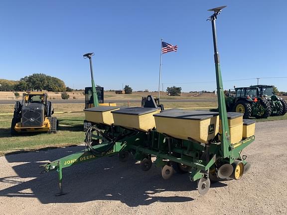 Image of John Deere 7200 Primary image