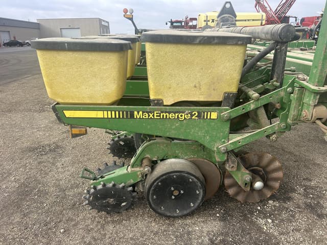 Image of John Deere 7200 equipment image 4