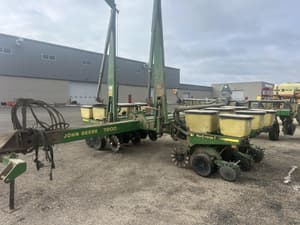 1990 John Deere 7200 Image