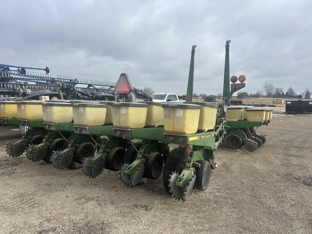 Image of John Deere 7200 equipment image 2