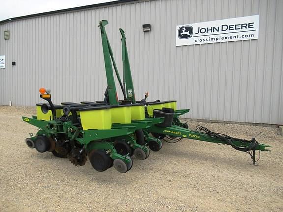 Image of John Deere 7200 Image 0