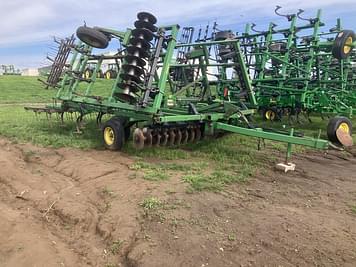 Main image John Deere 724