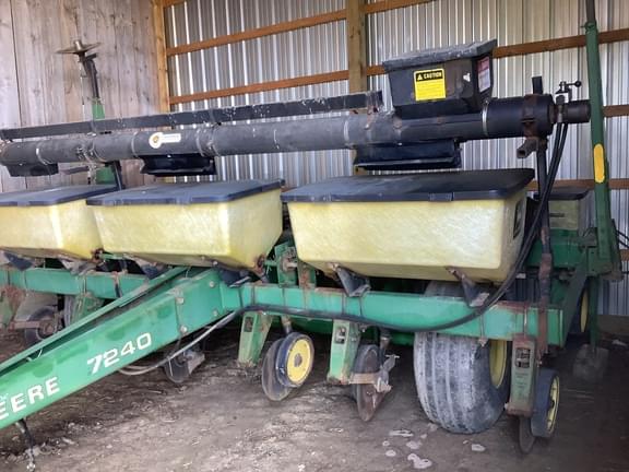 Image of John Deere 7240 equipment image 3