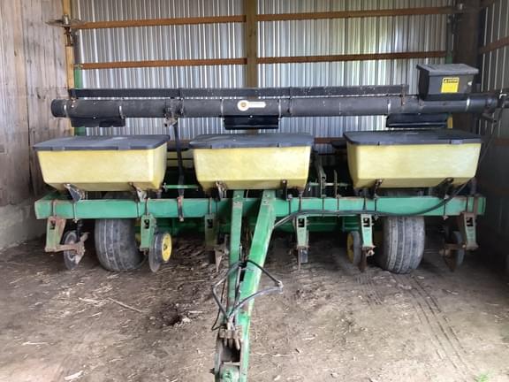 Image of John Deere 7240 equipment image 1