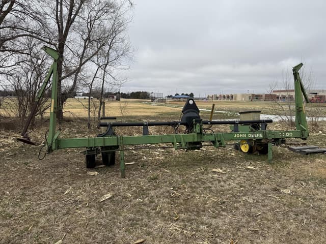 Image of John Deere 7300 equipment image 1