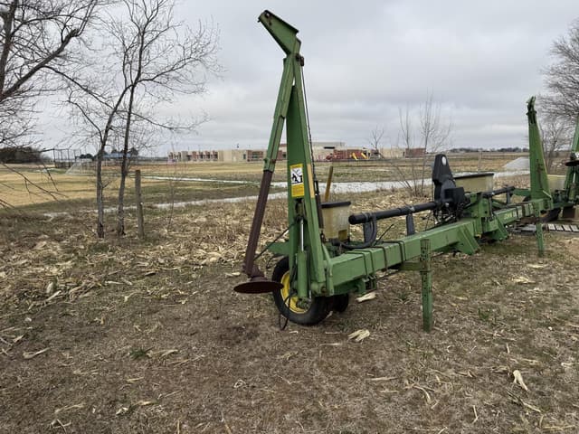Image of John Deere 7300 equipment image 4