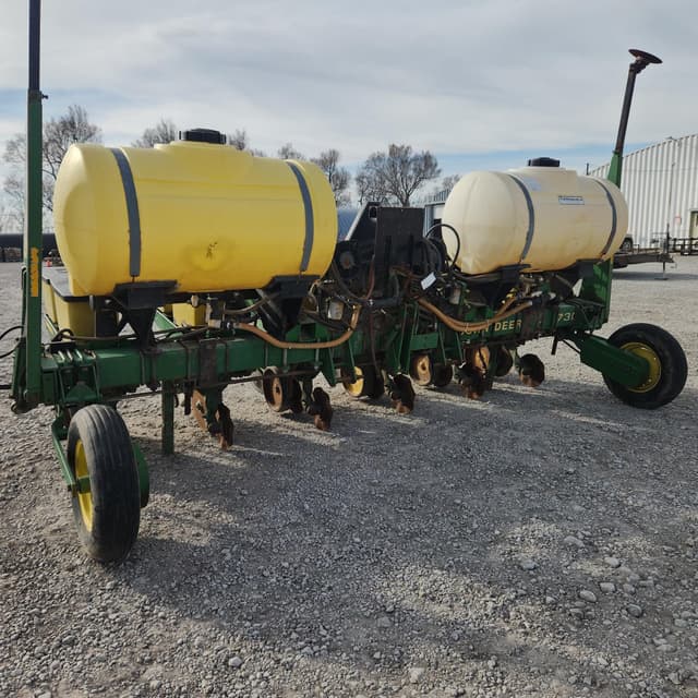 Image of John Deere 7300 equipment image 2