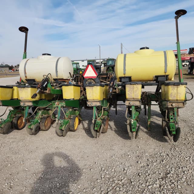 Image of John Deere 7300 equipment image 4