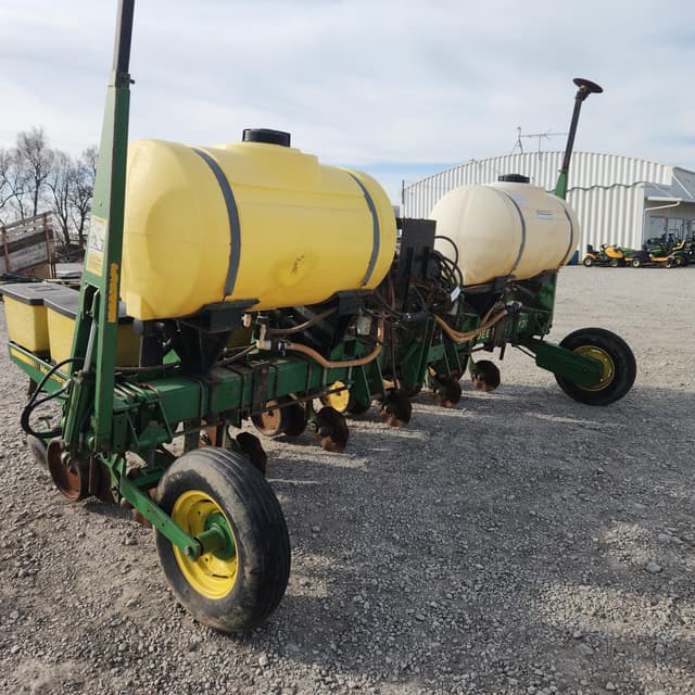 Image of John Deere 7300 equipment image 1