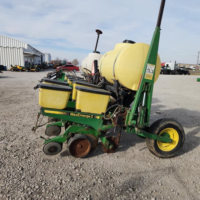 Image of John Deere 7300 equipment image 3