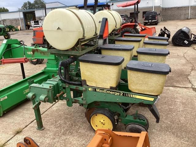 Image of John Deere 7300 equipment image 1