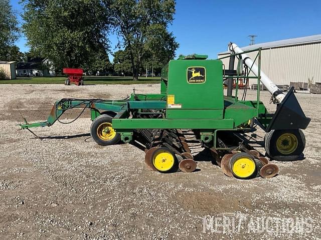 Image of John Deere 750 equipment image 1