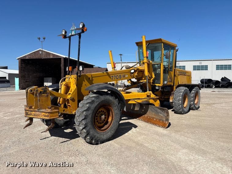 1990 John Deere 770BH Equipment Image0