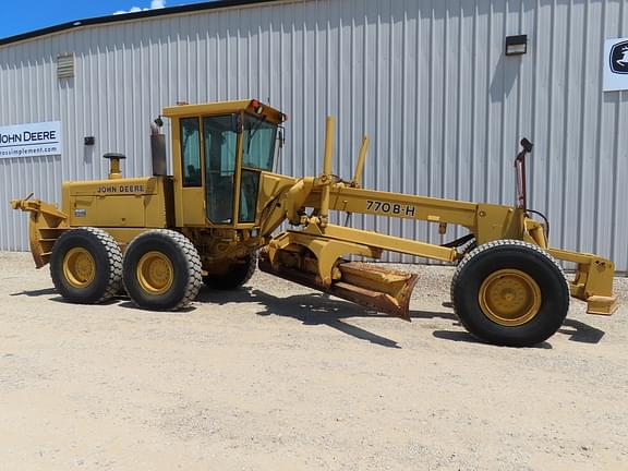 Image of John Deere 770BH Primary image
