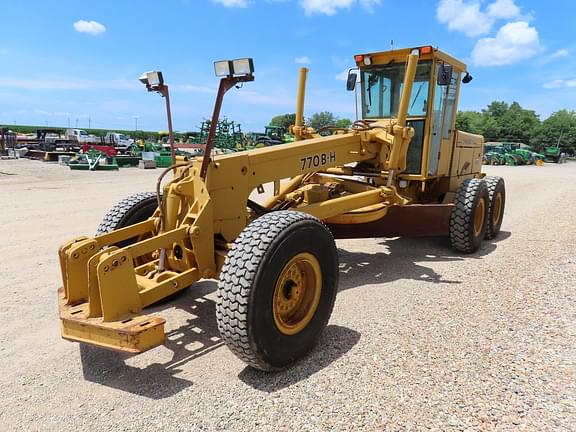 Image of John Deere 770BH equipment image 2
