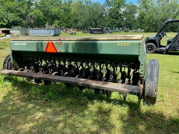 Image of John Deere 8200 equipment image 1