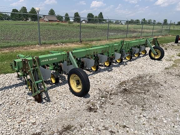 Image of John Deere 825 Image 1