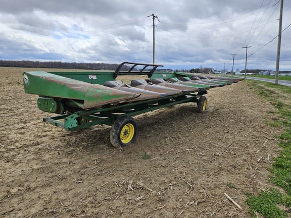 1990 John Deere 843 Equipment Image0