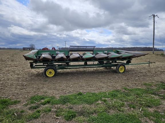 Image of John Deere 843 equipment image 1