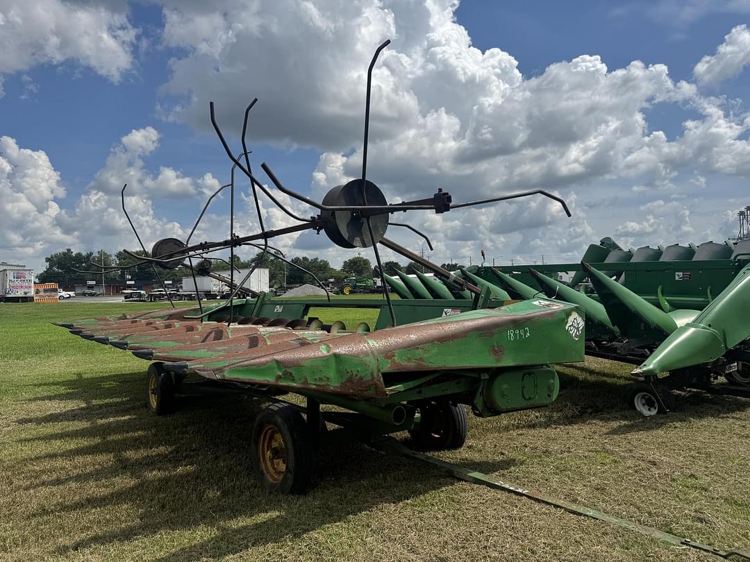 Image of John Deere 843 Primary image
