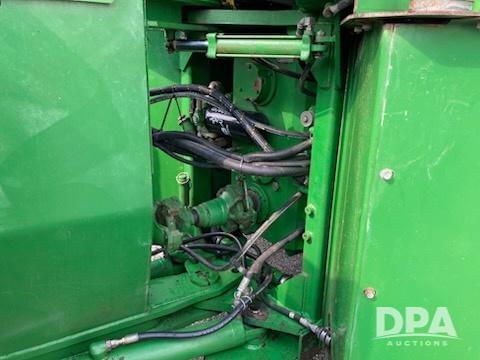 Image of John Deere 8560 equipment image 4