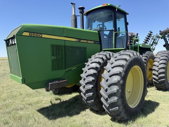 1990 John Deere 8560 Equipment Image0