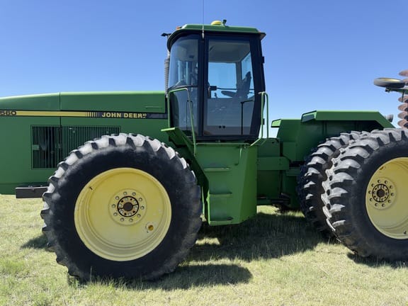 1990 John Deere 8560 Equipment Image0