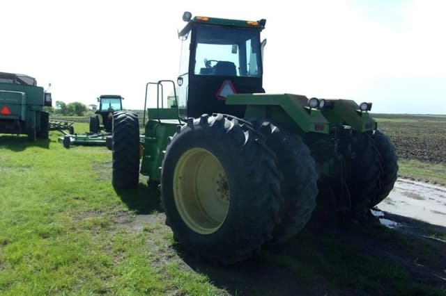 Image of John Deere 8560 equipment image 1