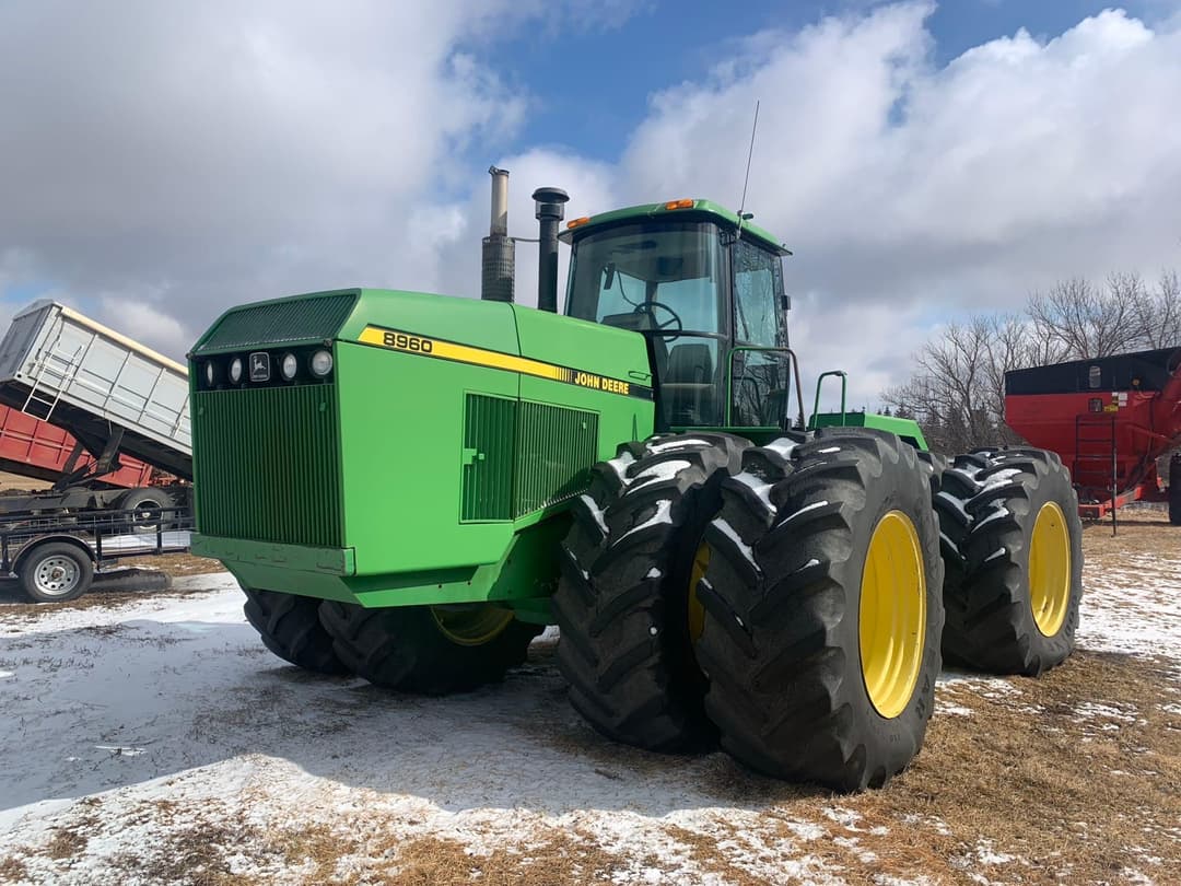 Image of John Deere 8960 Primary image