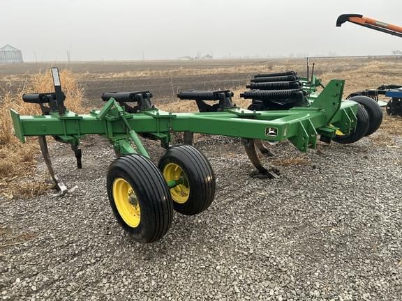 Image of John Deere 915 Primary image