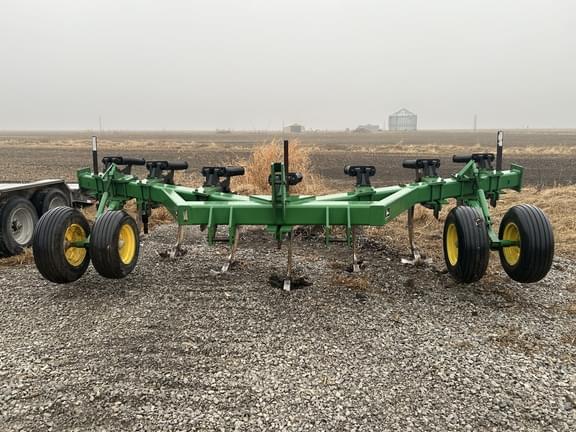 Image of John Deere 915 equipment image 3