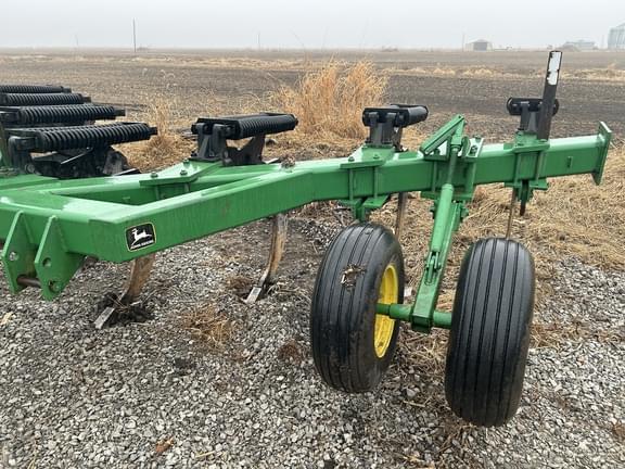 Image of John Deere 915 equipment image 2