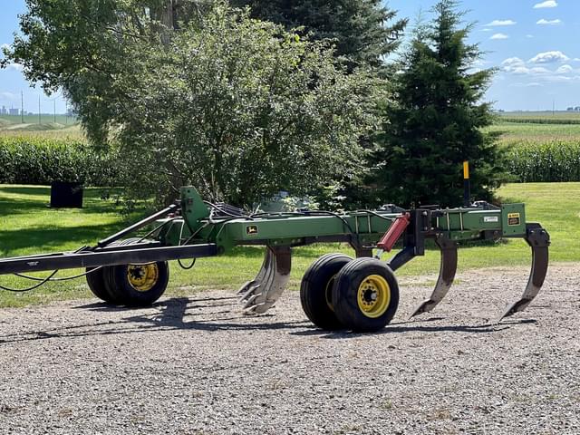 Image of John Deere 915 equipment image 1