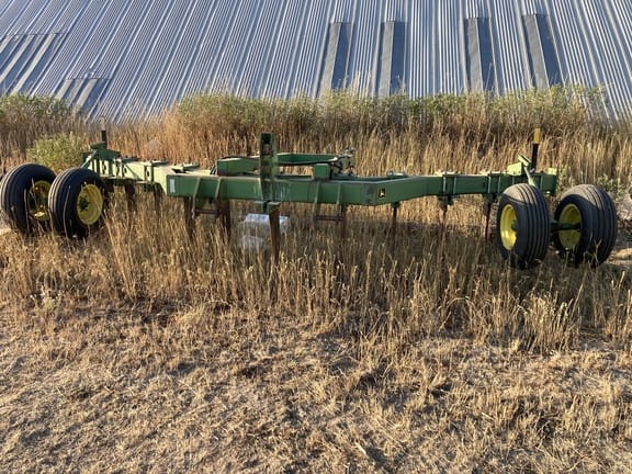 Main image John Deere 915