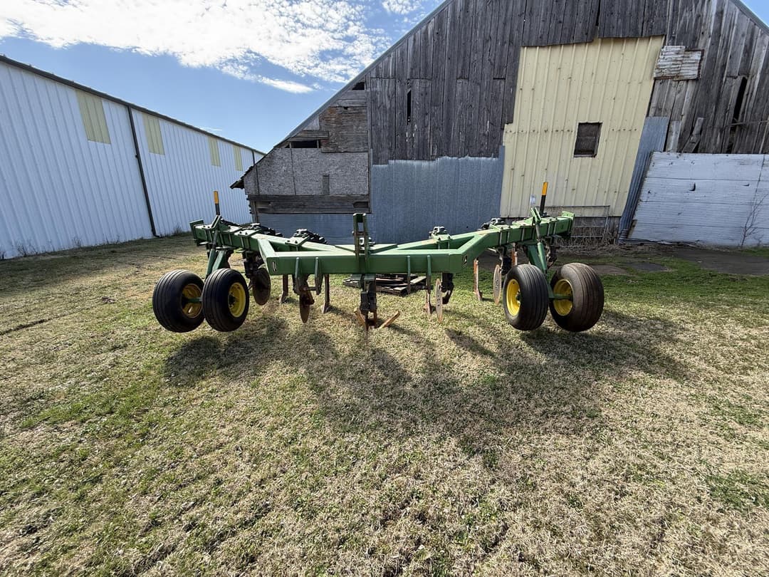 Image of John Deere 915 Primary image