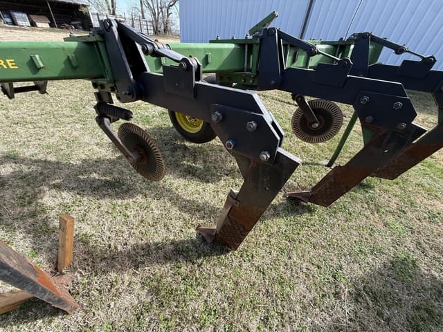 Image of John Deere 915 equipment image 1