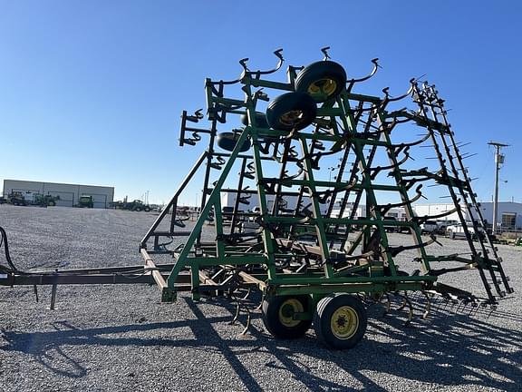 Image of John Deere 960 equipment image 1