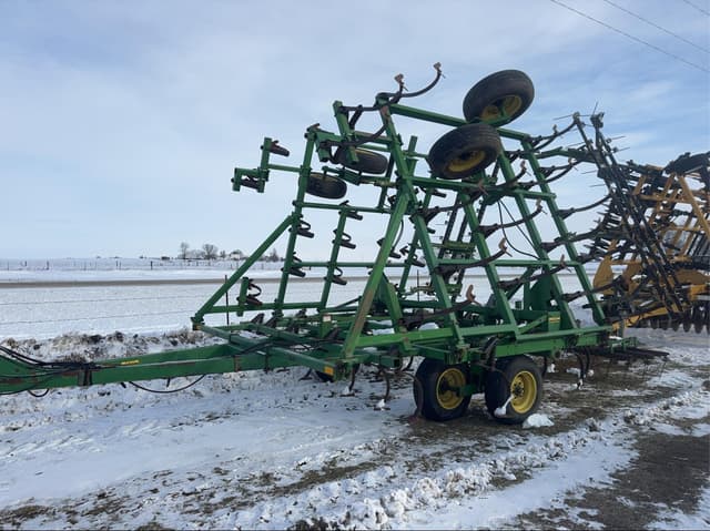 Image of John Deere 960 equipment image 1