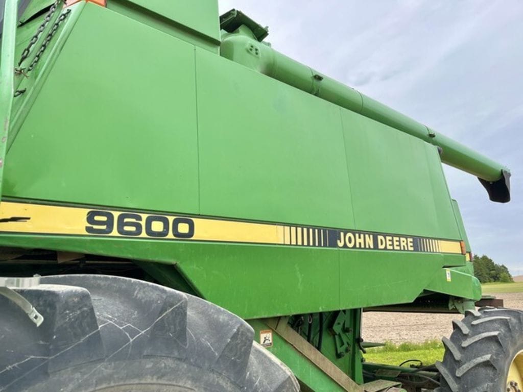 1990 John Deere 9600 Equipment Image0
