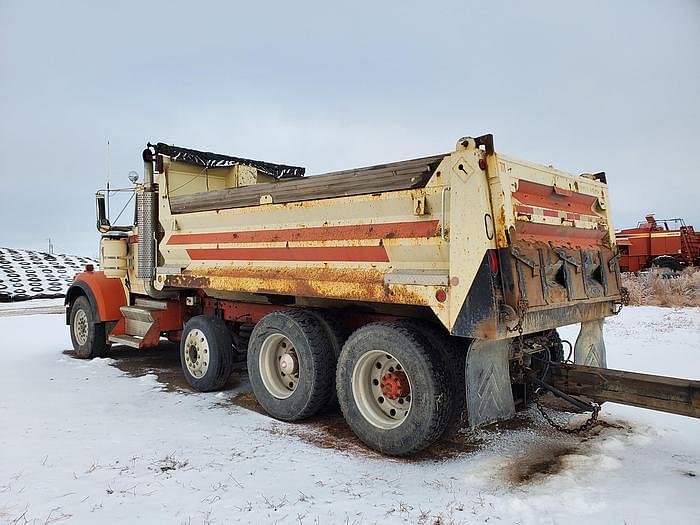 Main image Kenworth W900 3