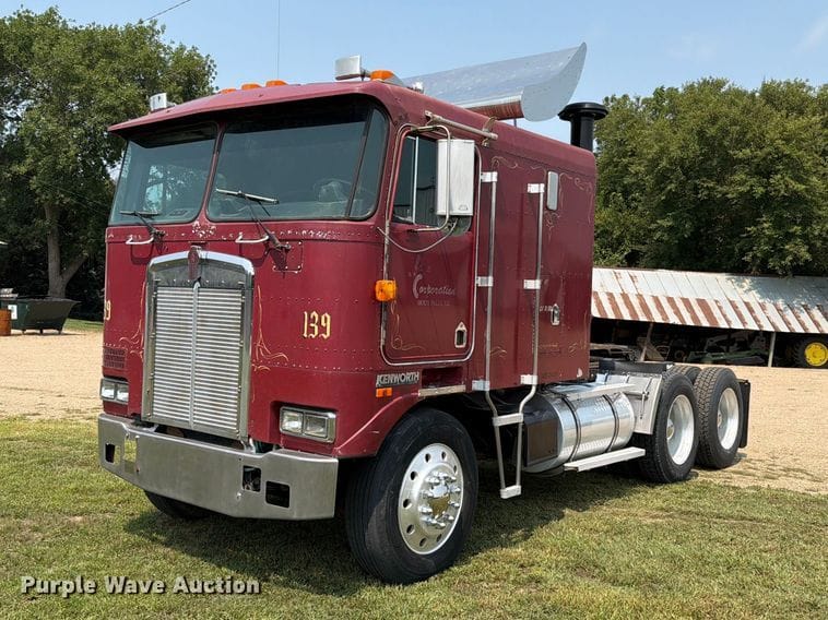 1990 Kenworth K100E Equipment Image0