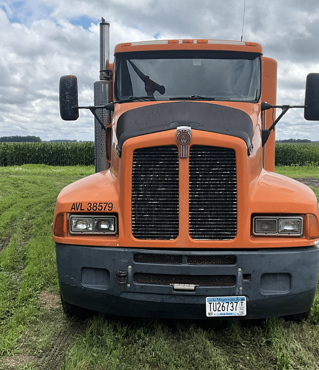Image of Kenworth T600 equipment image 2