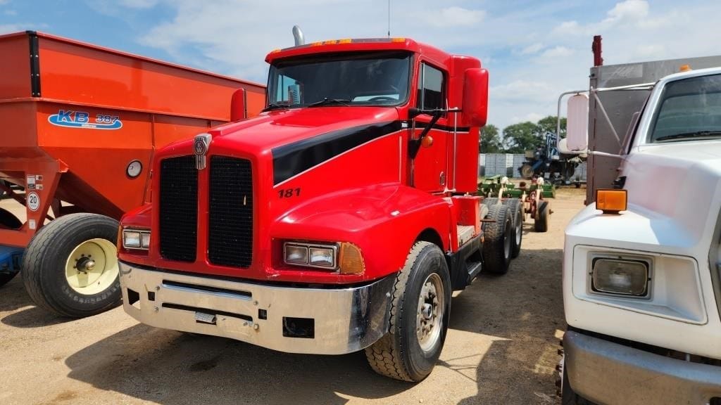 1990 Kenworth T600 Equipment Image0