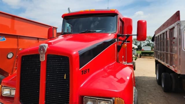 Image of Kenworth T600 equipment image 2