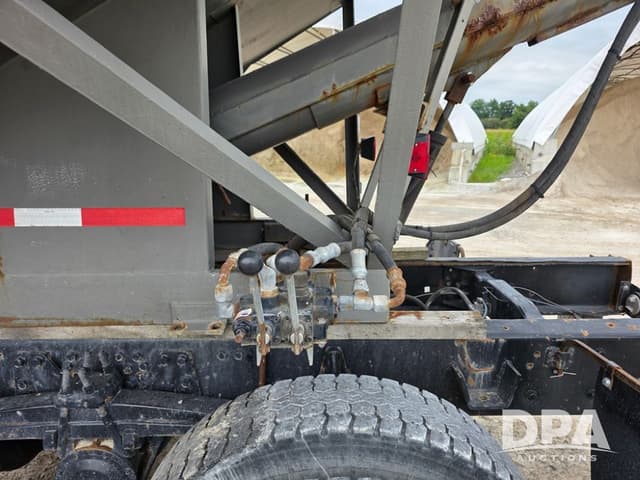 Image of Kenworth T600 equipment image 4