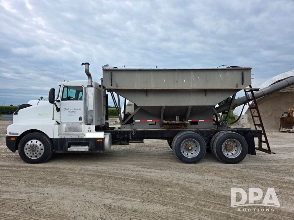 1990 Kenworth T600 Equipment Image0