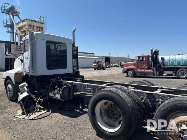Image of Kenworth T600 equipment image 1