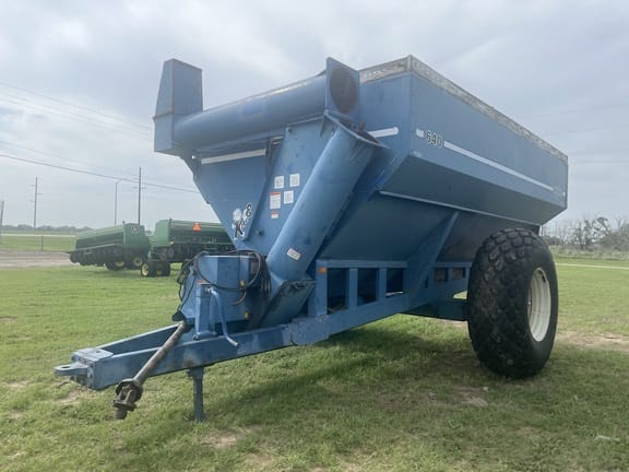 1990 Kinze 640 Equipment Image0
