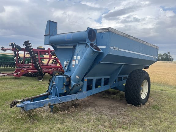 1990 Kinze 640 Equipment Image0